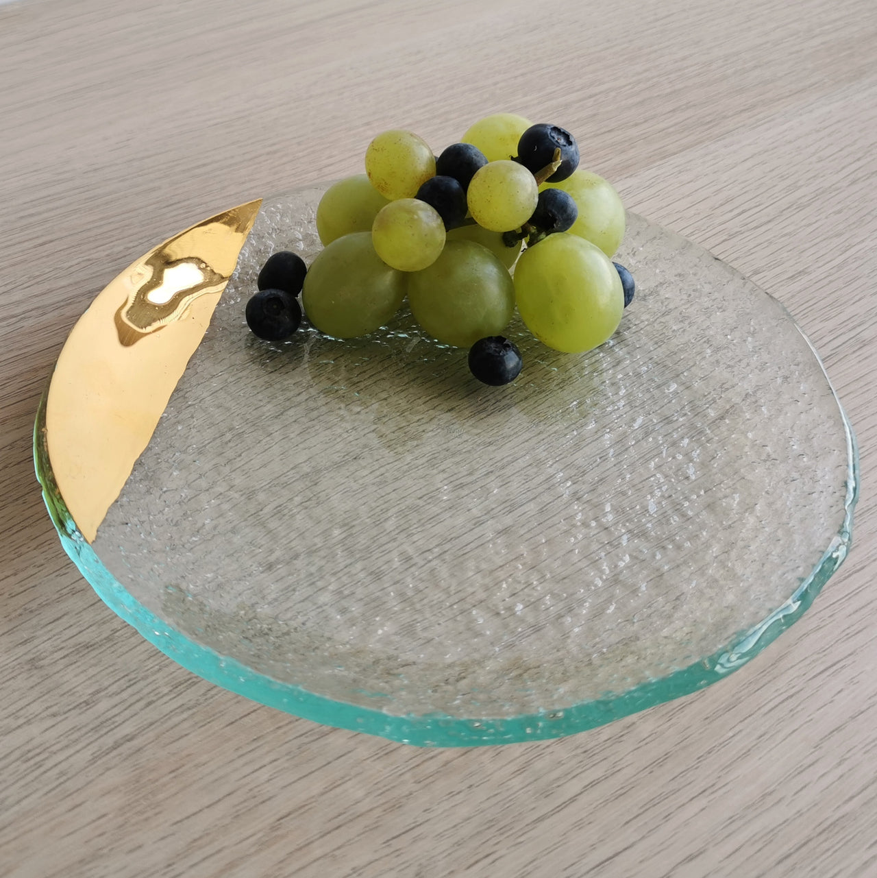 Merry Minimalist Transparent&Gold Glass Charger Plate. Small Transparent&Gold Glass Plate - 6 11/16" (17cm.)