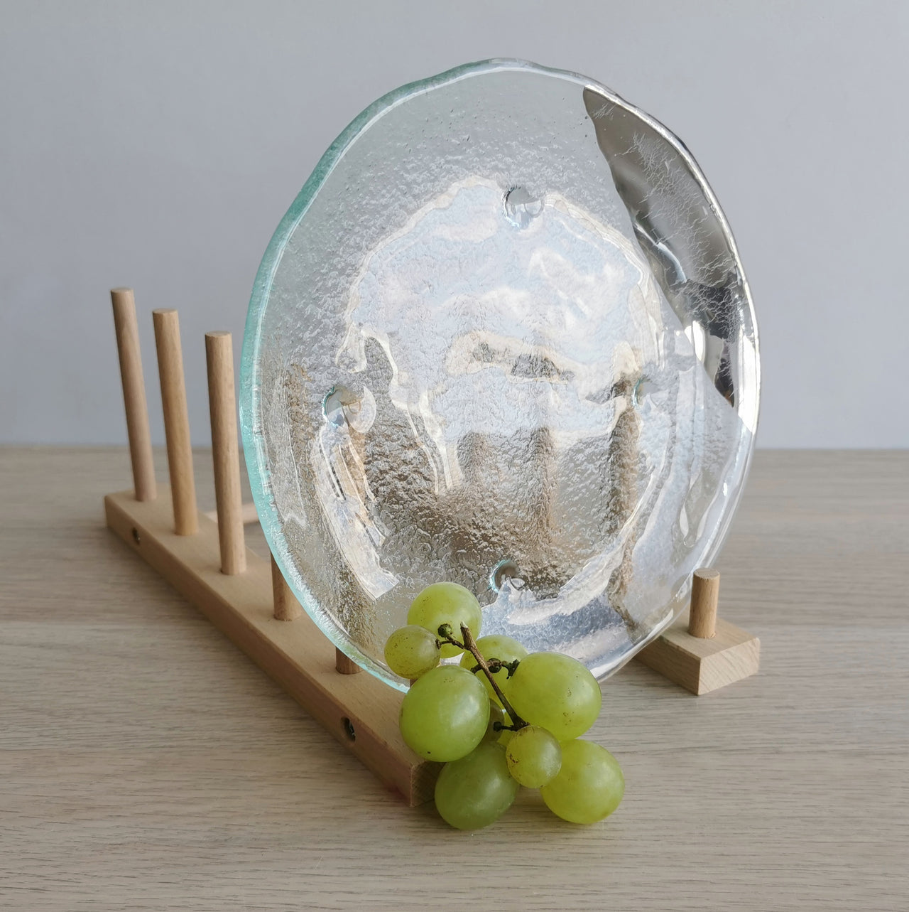 Merry Minimalist Transparent&Platinum Glass Dessert Plate. Transparent&Platinum Glass Plate - 8 1/4" (21cm.)