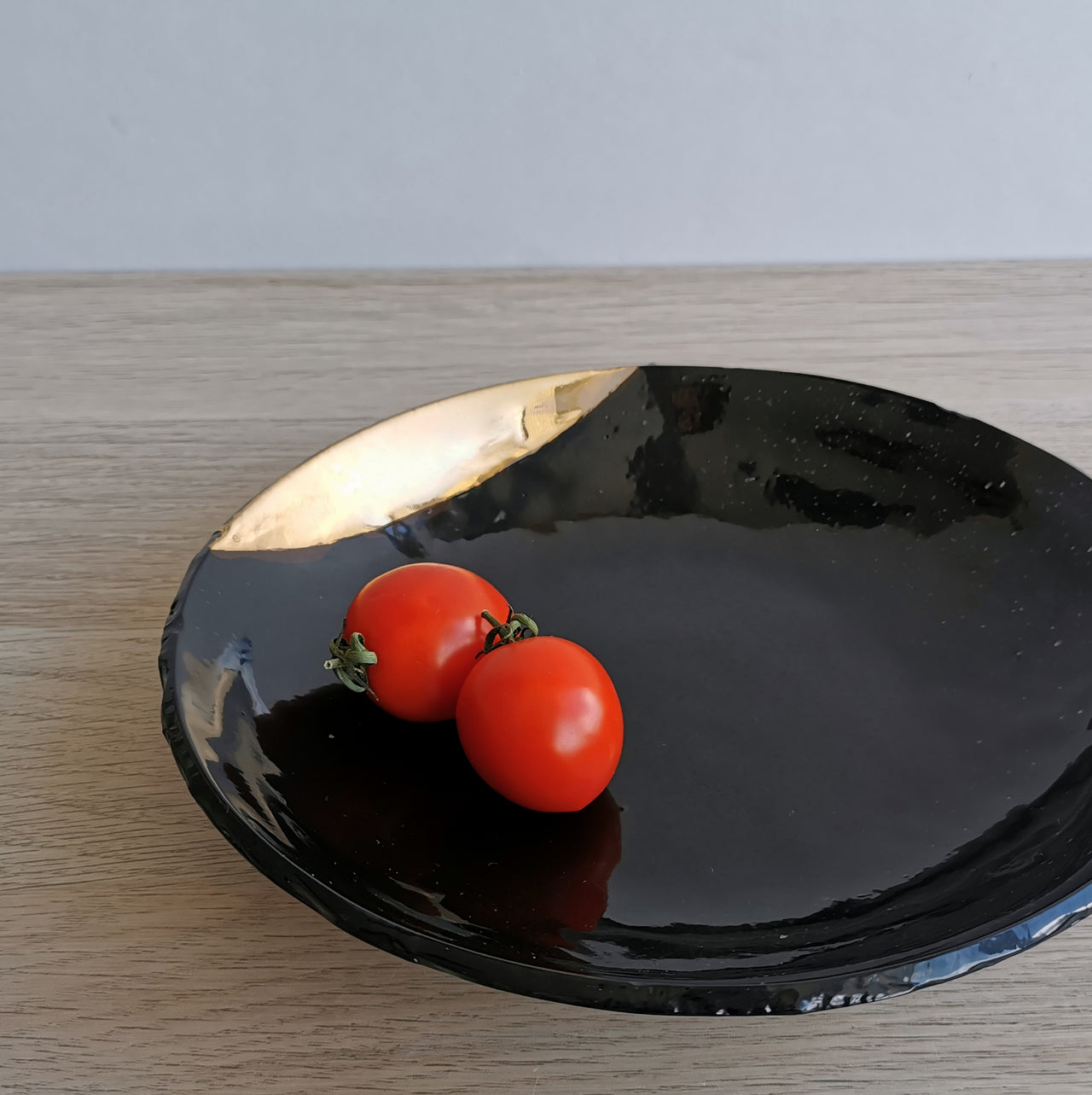 Merry Minimalist Black&Gold Glass Pasta Bowl. Black&Gold Glass Pasta Bowl - 9 1/4" (23,5cm.)