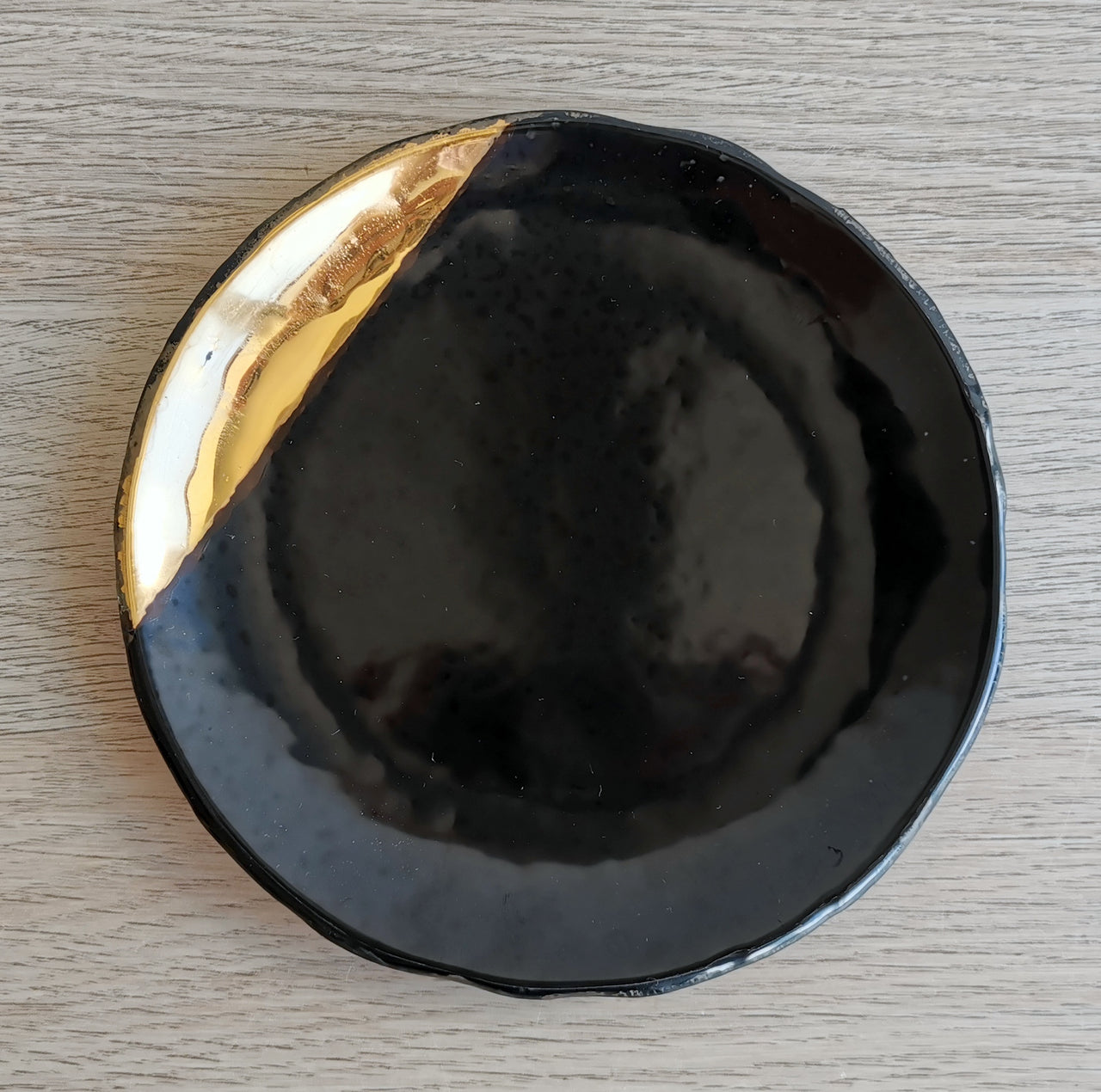 Merry Minimalist Black&Gold Glass Charger Plate. Small Black&Gold Glass Plate - 6 11/16" (17cm.)