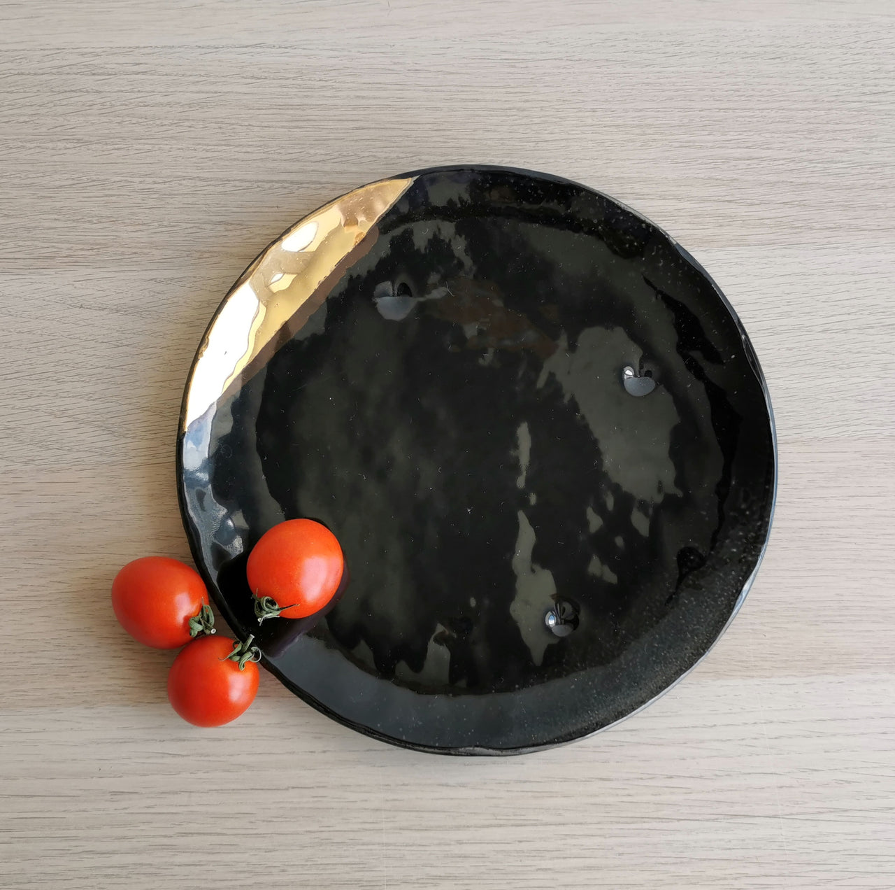 Merry Minimalist Black&Gold Glass Main Course Plate. Black&Gold Glass Plate - 10 1/4" (26cm.)