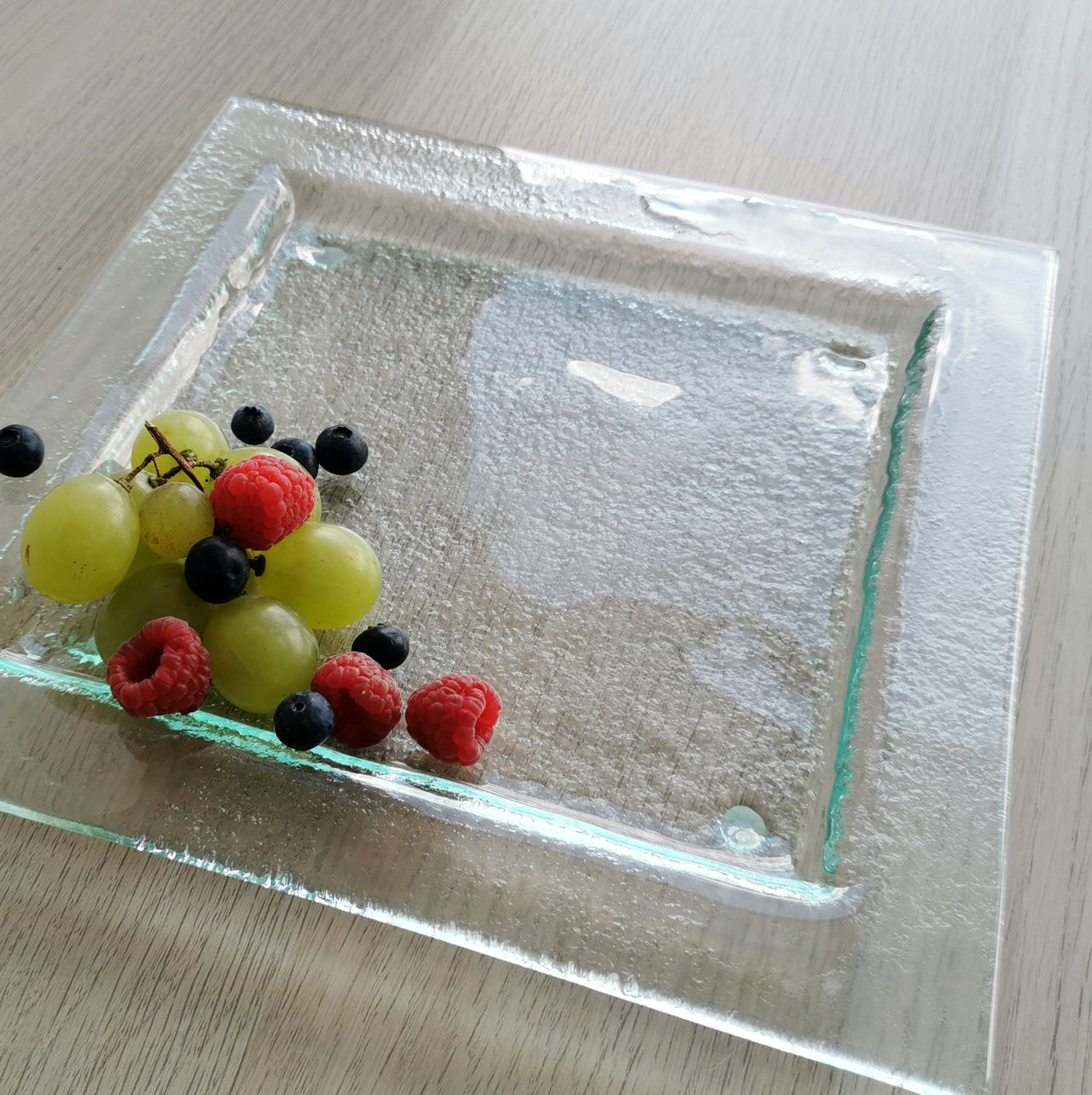 New York Minimalist Clear Glass Dessert Plate. Transparent Glass Plate - 9 5/8"x9 5/8" (24,5cm.x24,5cm.)