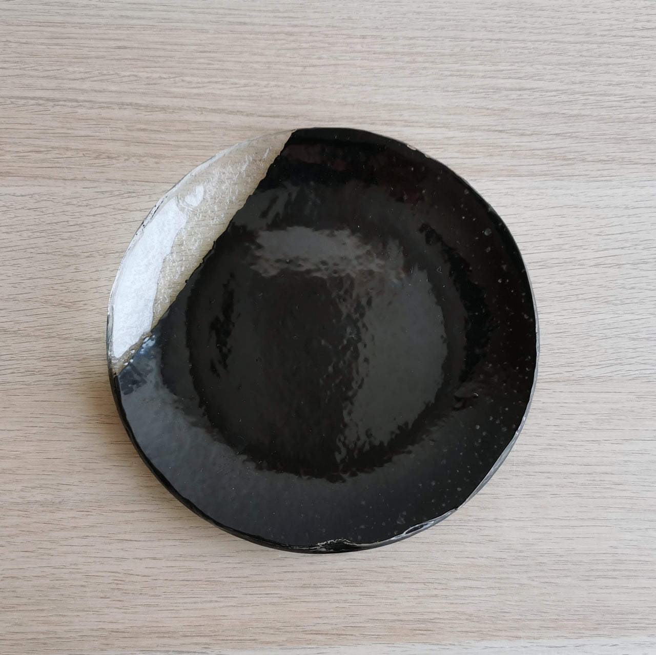 Merry Minimalist Black&Transparent Glass Charger Plate. Small Black&Transparent Glass Plate - 6 11/16" (17cm.)