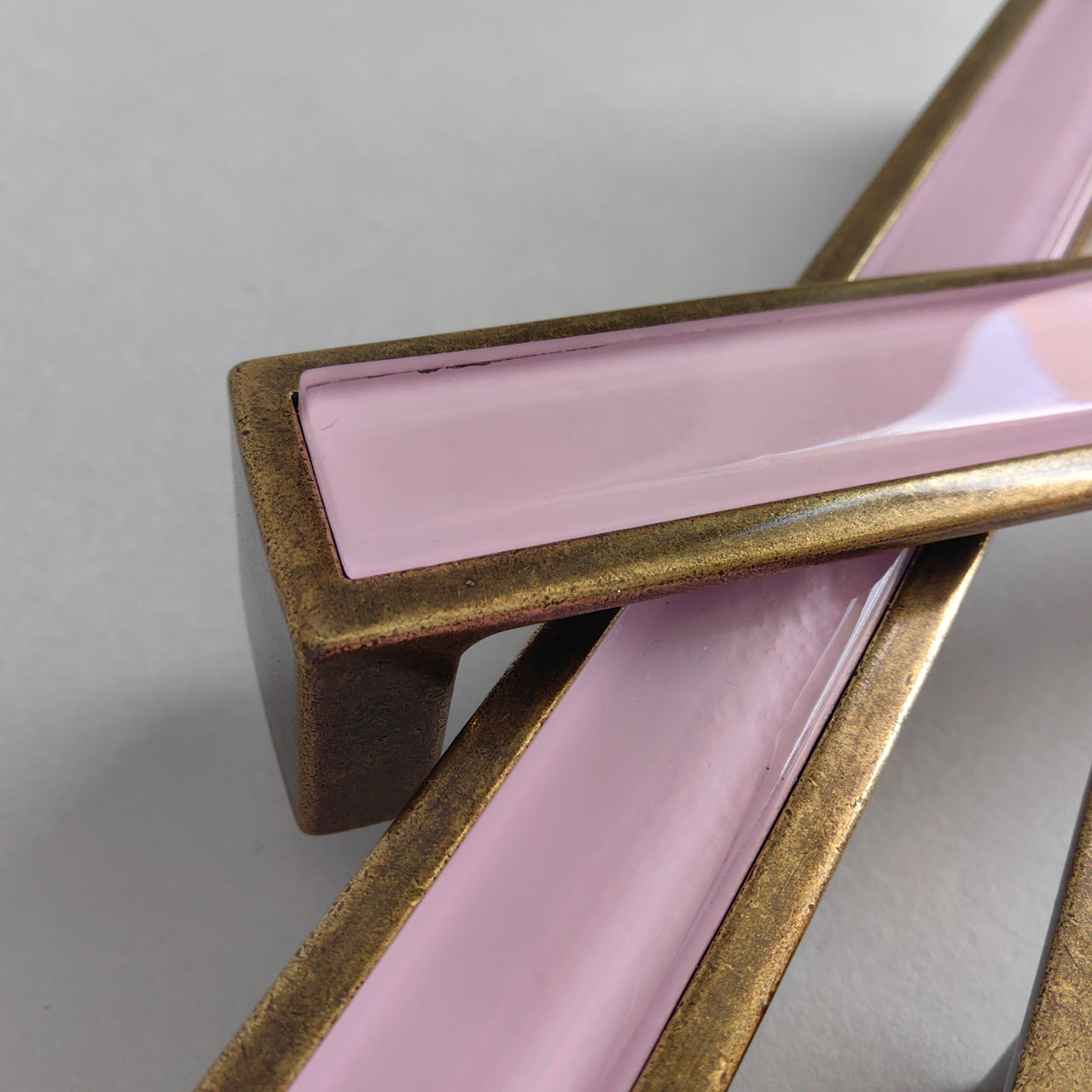 Pop-up Baby Pink Glass Pop-up Pull/Knob. Antique Brass Metal Finish. Pop-up Glass Handles - 0056