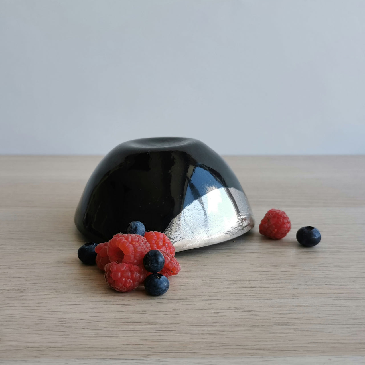 Vanilla Minimalist Black&Platinum Glass Bowl. Small Black&Platinum Glass Ice-Cream Bowl - 4 15/16" (12,5cm.)