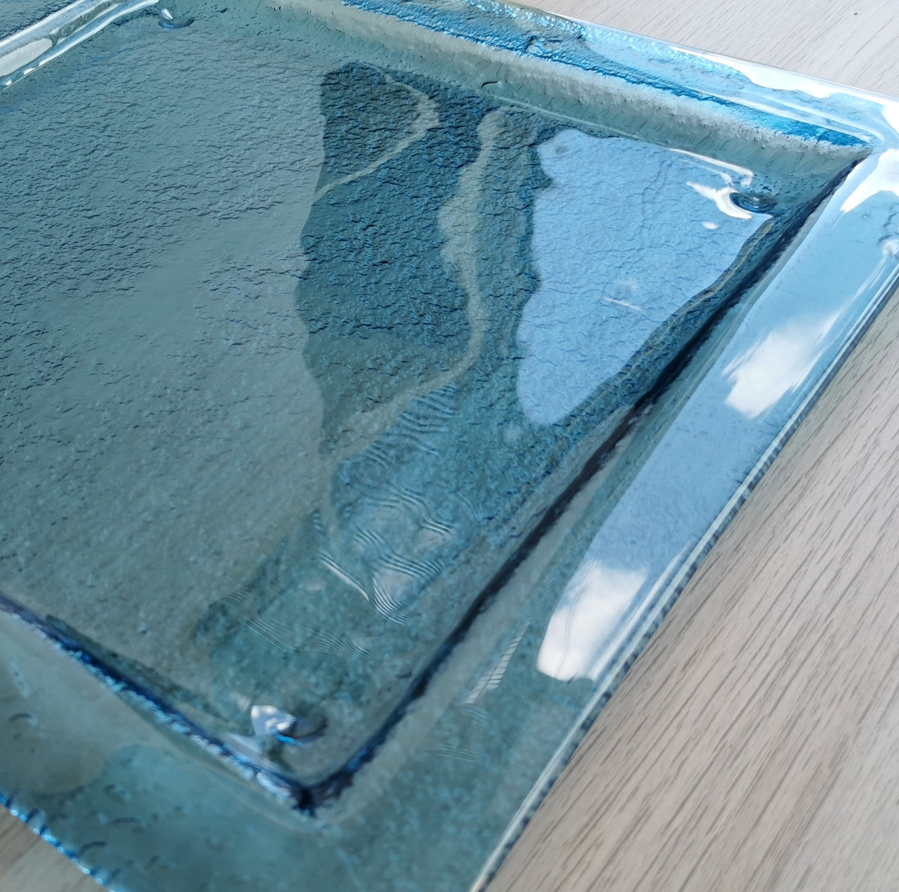 New York Minimalist Blue Glass Platter. Sky Blue Glass Platter - 12"x12" (30,5cm.x30,5cm.)