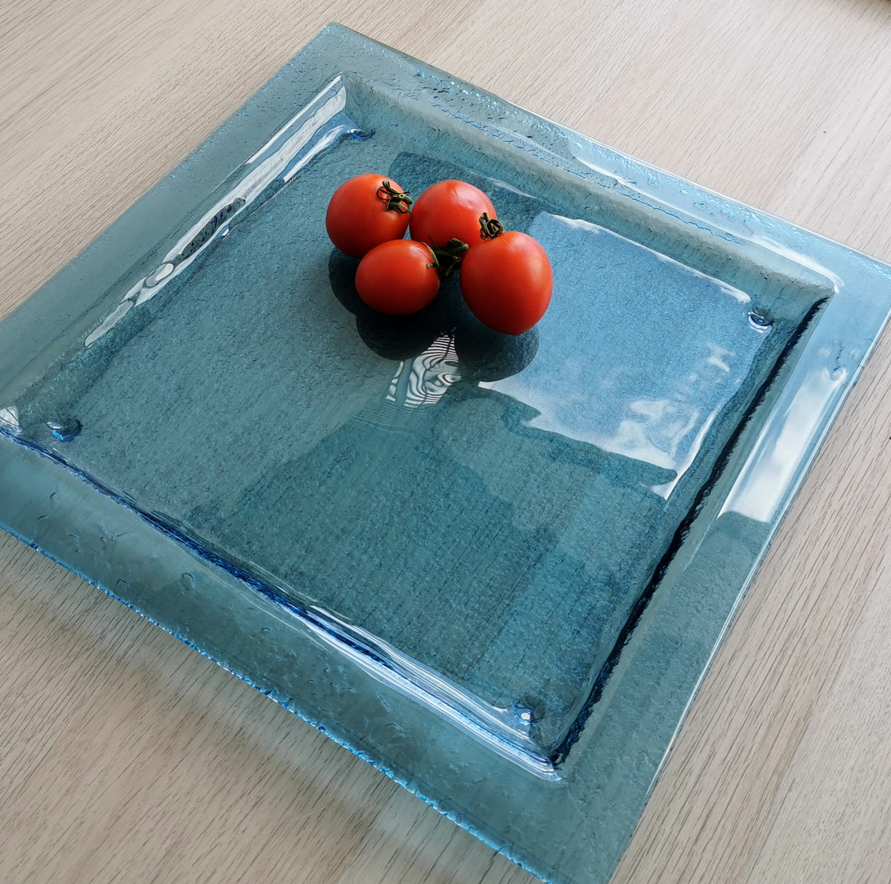 New York Minimalist Blue Glass Platter. Sky Blue Glass Platter - 12"x12" (30,5cm.x30,5cm.)