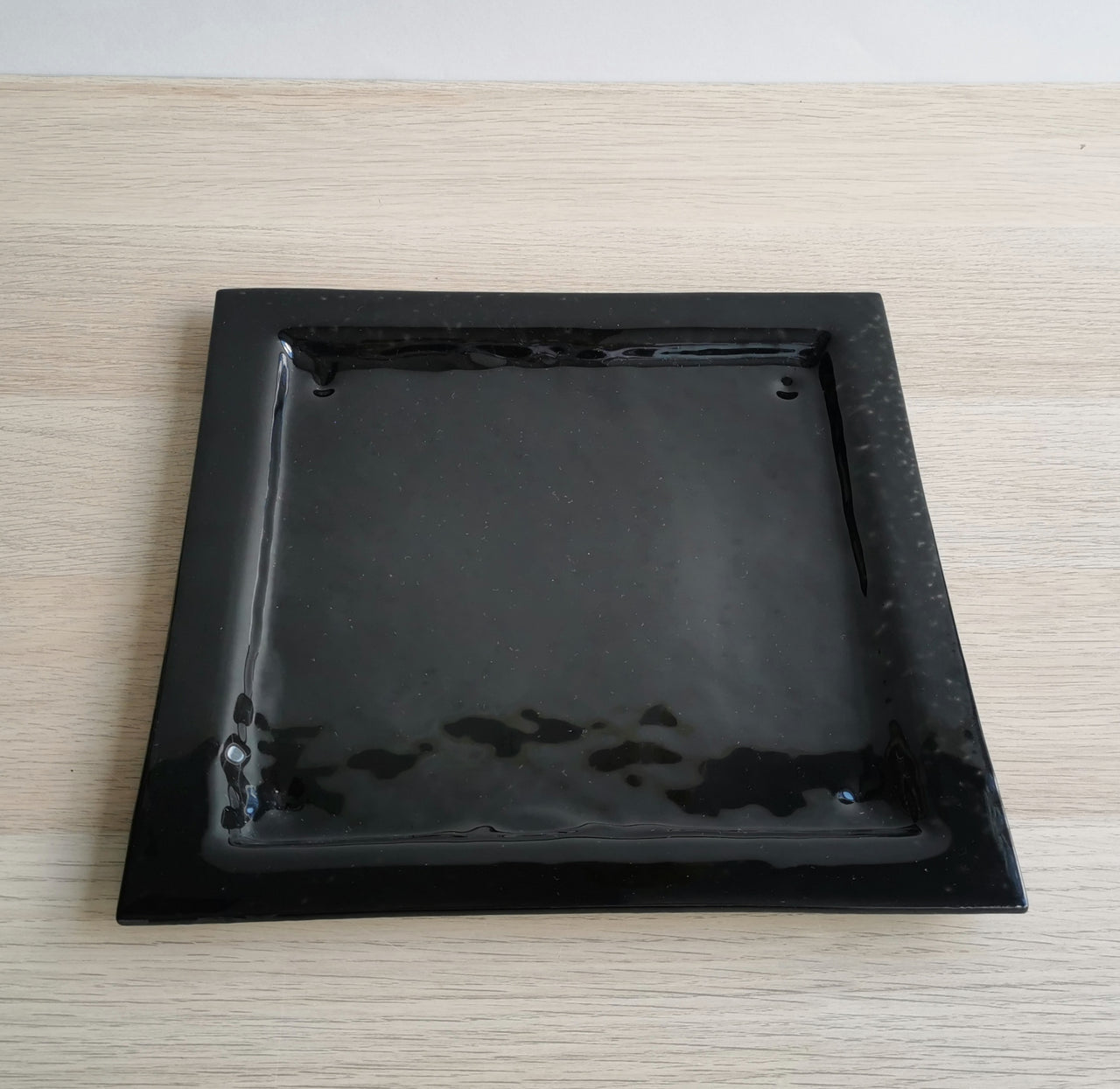New York Minimalist Black Glass Main Course Plate. Black Glass Plate - 10 13/16"x10 13/16" (27,5cm.x27,5cm.)