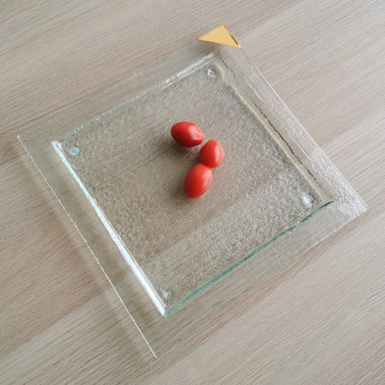 New York Minimalist Transparent&Gold Glass Platter. Transparent&Gold Glass Platter - 12"x12" (30,5cm.x30,5cm.)