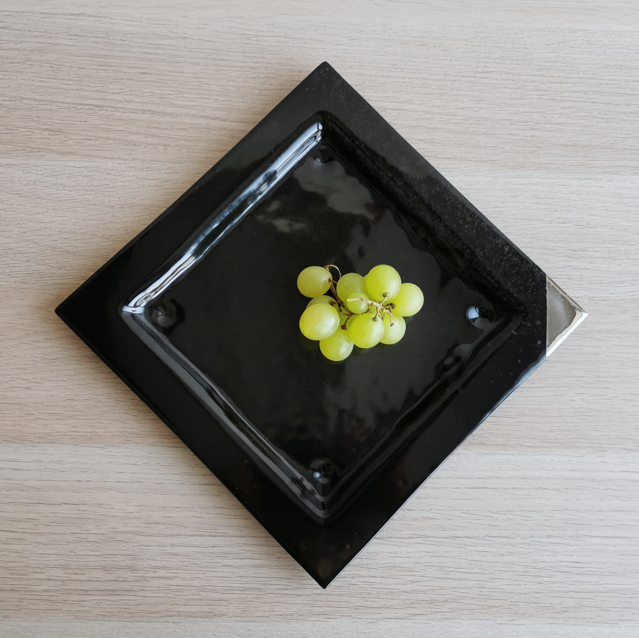 New York Minimalist Black&Platinum Glass Dessert Plate. Black&Platinum Glass Plate - 9 5/8"x9 5/8" (24,5cm.x24,5cm.)