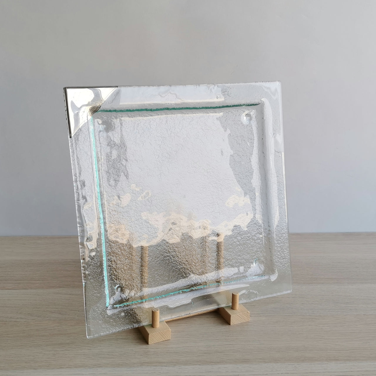 New York Minimalist Transparent&Platinum Glass Platter. Transparent&Platinum Glass Platter - 12"x12" (30,5cm.x30,5cm.)