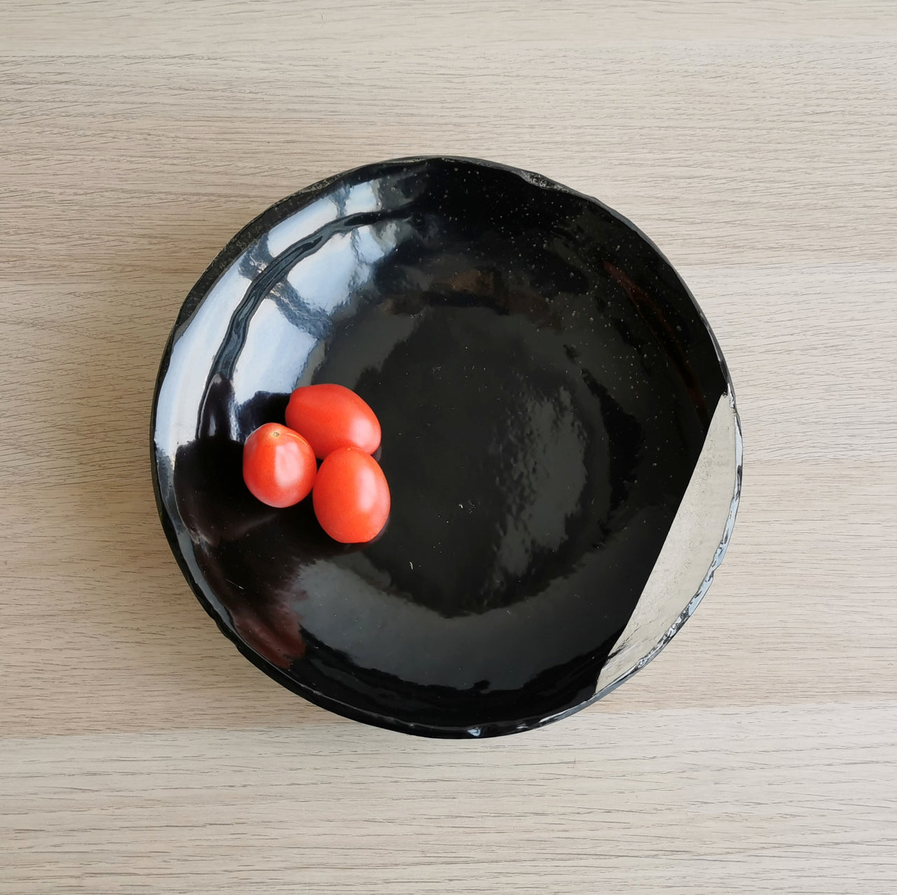 Merry Minimalist Black&Transparent Glass Pasta Bowl. Black&Transparent Glass Pasta Bowl - 9 1/4" (23,5cm.)
