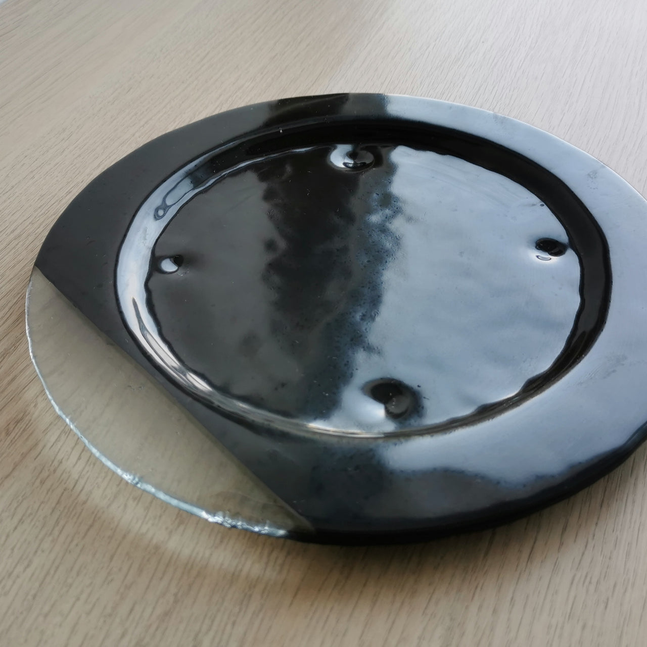 City Minimalist Black&Transparent Glass Plate. Black&Transparent Glass Shifted Center Plate - 9 7/16" (24cm.)