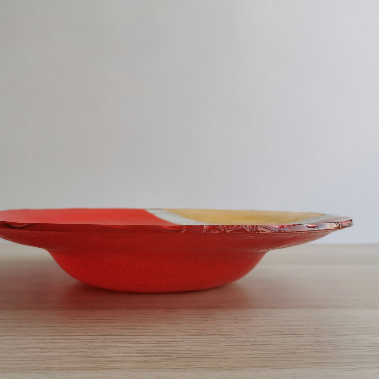 Pasta Minimalist Poppy&Gold Glass Bowl. Poppy&Gold Glass Pasta Bowl - 11 7/16" (29cm.)