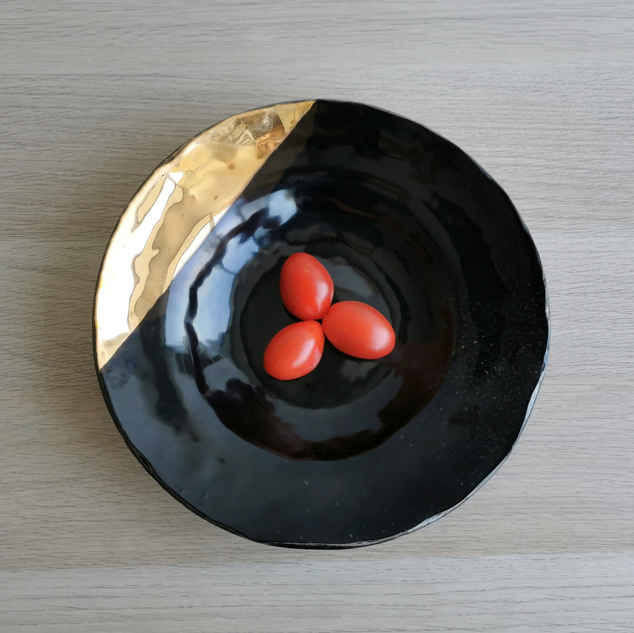 Pasta Minimalist Black&Gold Glass Bowl. Black&Gold Glass Pasta Bowl - 9 13/16" (25cm.)